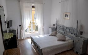 Beautiful Floral Apartment On Navigli